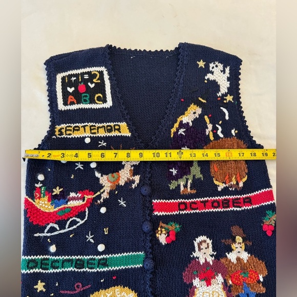 VINTAGE! Colorful Knit Vest with Seasonal Designs - Picture 13 of 14